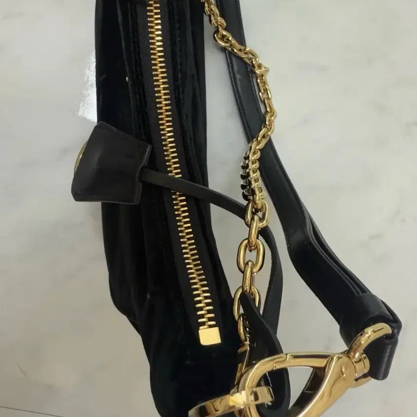 [BUNJANG] Prada Velvet Chain Shoulder Bag Black / 프라다 벨벳 미니 호보백 블랙 ( 1BC204 )