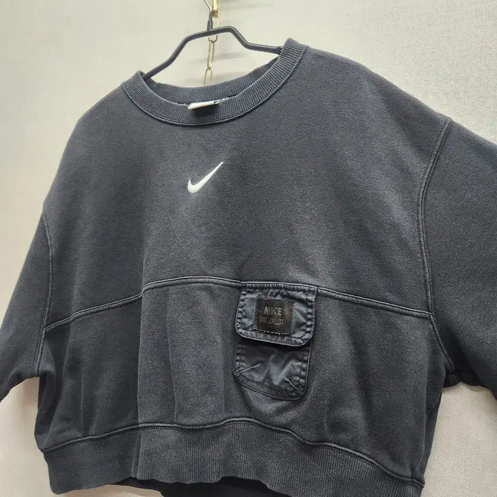 [BUNJANG] Nike Middle Logo Utility Crop T-shirt XL / 나이키 미들로고 유틸리티 크롭 반팔티 XL(XL)