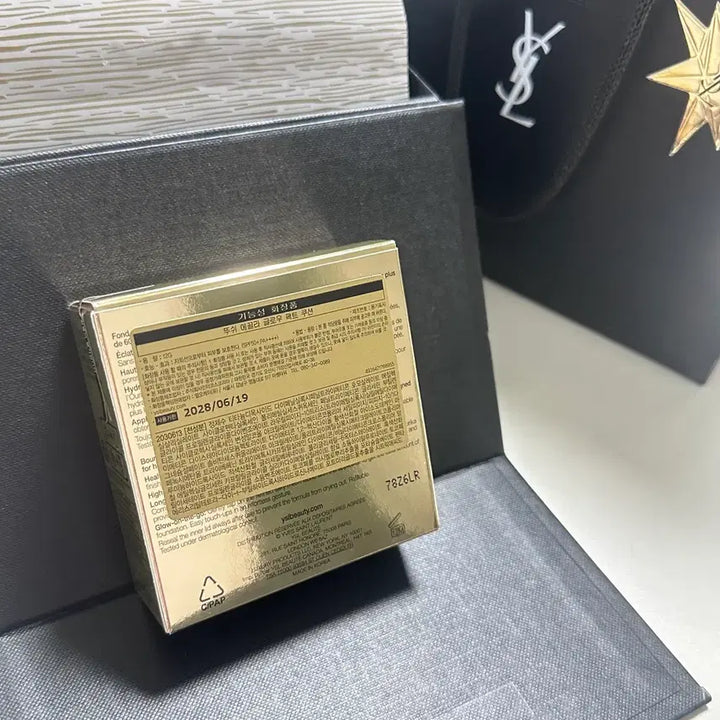 [BUNJANG] Yves Saint Laurent Touche Éclat Glow-Pact Cushion BR20 Ivory Full Set / [미개봉/풀셋] 입생로랑 뚜쉬 에끌라 글로우-팩트 쿠션