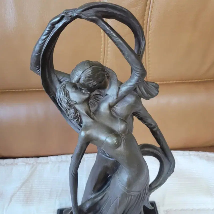 [SOLD OUT] koreart collection의 커플댄스 브론즈 조각상