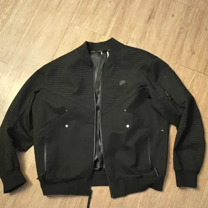 [BUNJANG] Nike Tech Bomber Jacket - Black, Size M / 나이키 테크 봄버자켓 m사이즈