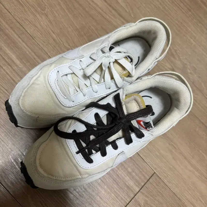 [BUNJANG] Generic Women's Sneakers Bundle Set / 여성 운동화 240 4켤레 일괄 택포