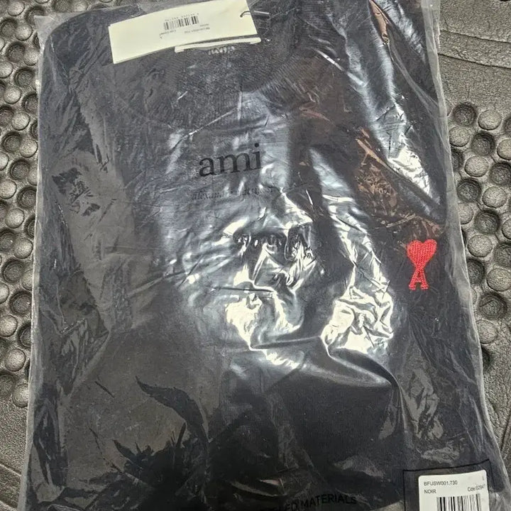 [SOLD OUT] 아미 스몰 하트 블랙 맨투맨L