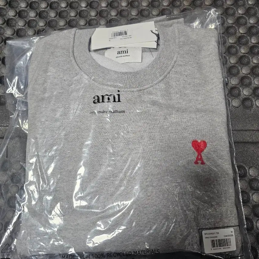 [BUNJANG] Ami Small Logo Heart Embroidery Sweatshirt Gray M / 아미 스몰 로고 하트 자수 맨투맨 회색m