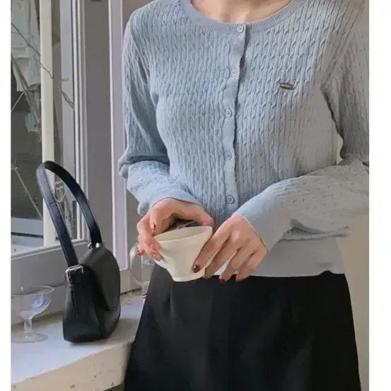 [BUNJANG] Lilly &amp; Co SS26 Pendent Cable Knit Cardigan / 리리앤코 SS26 펜던트 케이블 니트 가디건