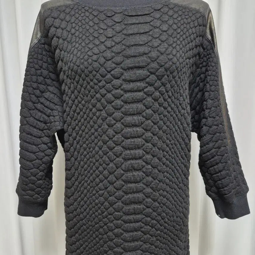 [BUNJANG] Sandro Embossed Pattern Mini Dress / [산드로]블랙 엠보싱 패턴 미니 원피스