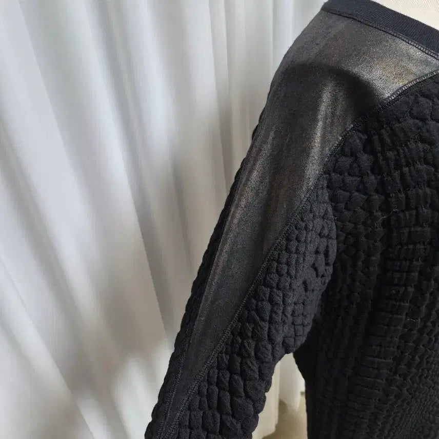 [BUNJANG] Sandro Embossed Pattern Mini Dress / [산드로]블랙 엠보싱 패턴 미니 원피스