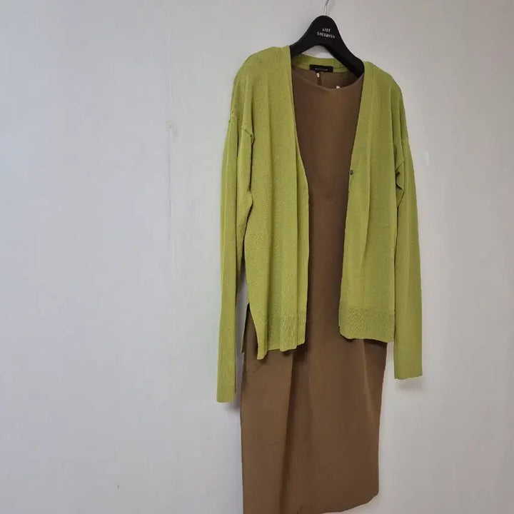 [SOLD OUT] 새상품) 앤테일러  브이넥 가디건