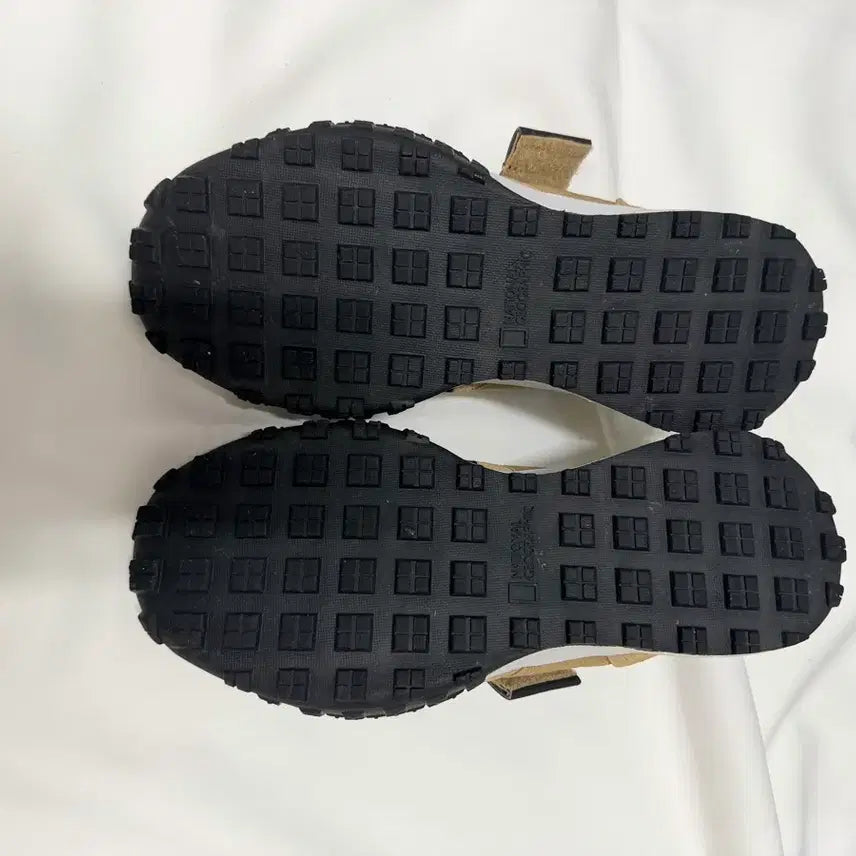 [BUNJANG] National Geographic Beige Sandals / [새것] 내셔널지오그래픽 샌들 베이지