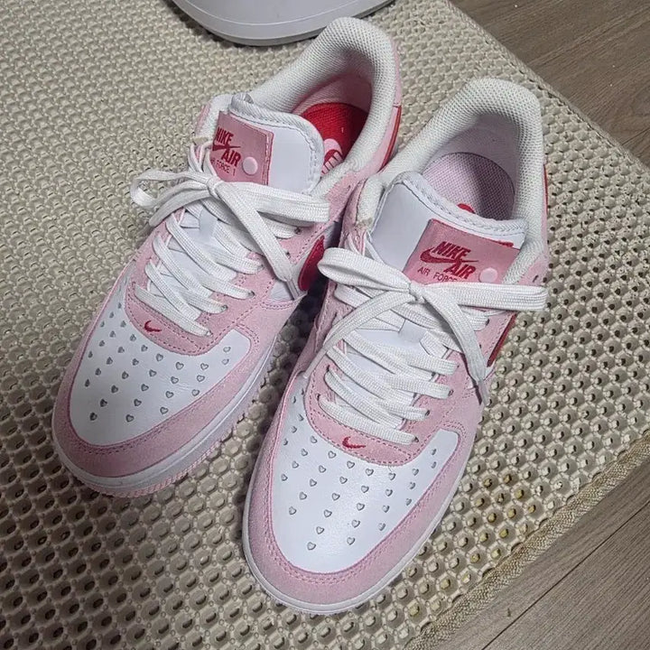 [BUNJANG] Nike Air Force 1 '07 QS Valentine's Day Sneakers / 나이키 에어포스 1 '07 QS 밸런타인데이 사이즈255팝니다