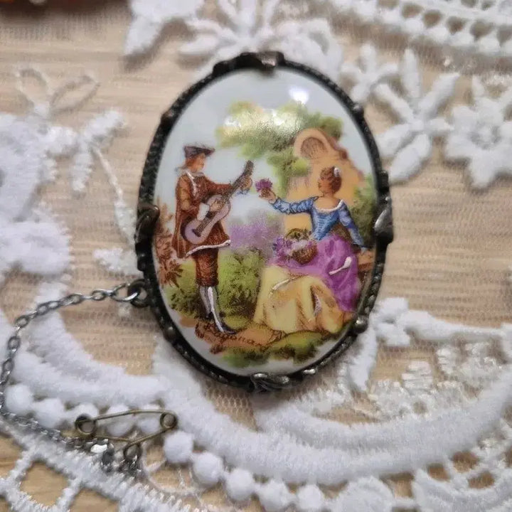 [BUNJANG] Vintage Limoges Porcelain Hand-painted Lovers Brooch / vintage)1950s 빈티지 리모지 연인 포슬린 핸드페인팅 브로치