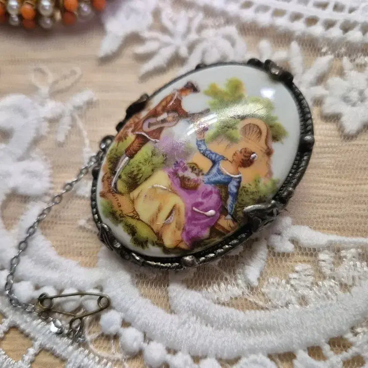 [BUNJANG] Vintage Limoges Porcelain Hand-painted Lovers Brooch / vintage)1950s 빈티지 리모지 연인 포슬린 핸드페인팅 브로치
