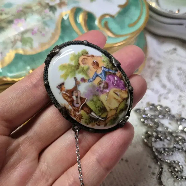 [BUNJANG] Vintage Limoges Porcelain Hand-painted Lovers Brooch / vintage)1950s 빈티지 리모지 연인 포슬린 핸드페인팅 브로치