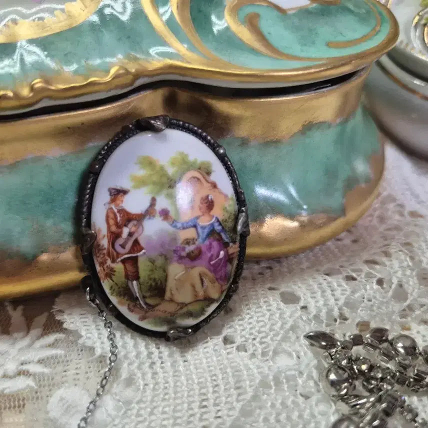 [BUNJANG] Vintage Limoges Porcelain Hand-painted Lovers Brooch / vintage)1950s 빈티지 리모지 연인 포슬린 핸드페인팅 브로치