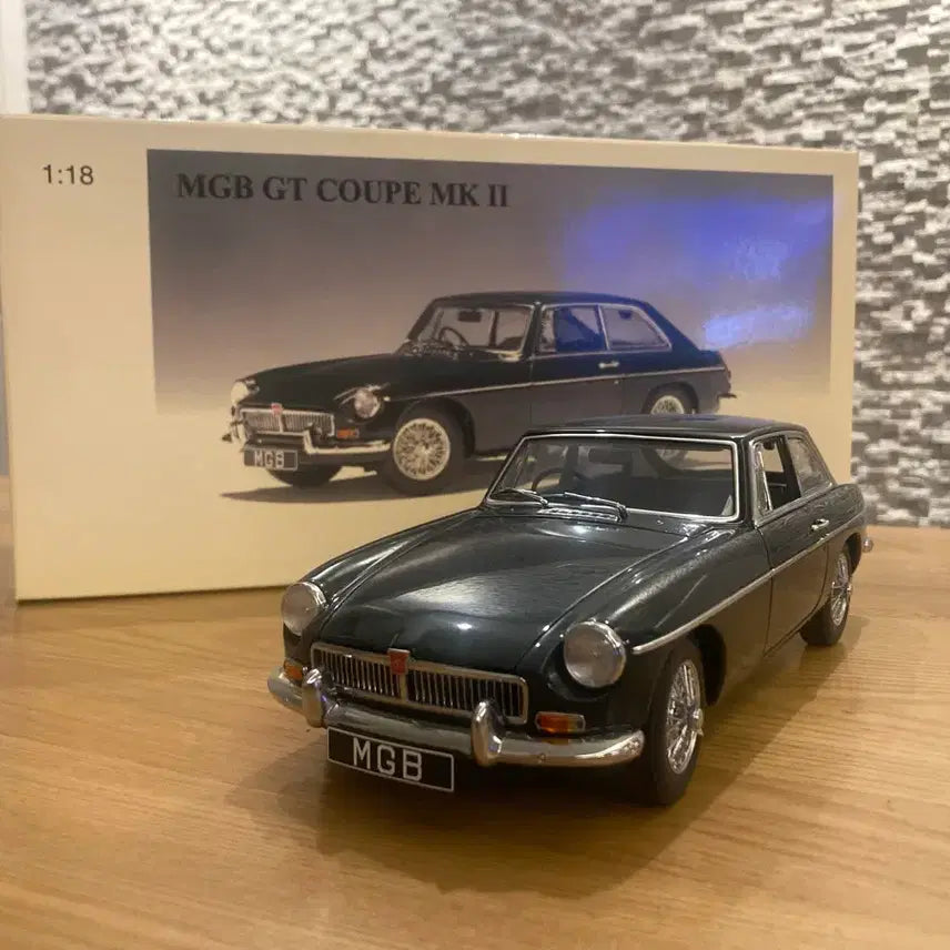 [BUNJANG] AutoArt 1969 MGB GT Coupe Mark II Diecast Model / 1/18 오토아트 1969mgb gt쿠페 다이캐스트