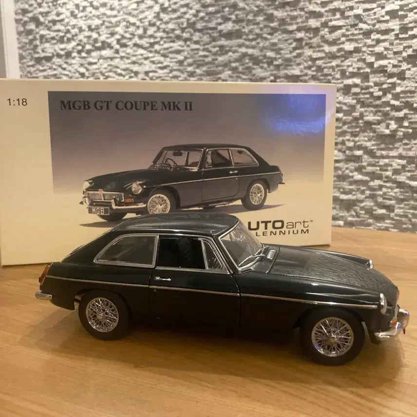 [BUNJANG] AutoArt 1969 MGB GT Coupe Mark II Diecast Model / 1/18 오토아트 1969mgb gt쿠페 다이캐스트