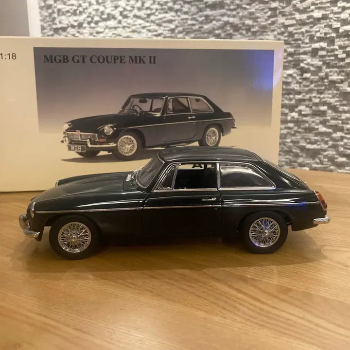 [BUNJANG] AutoArt 1969 MGB GT Coupe Mark II Diecast Model / 1/18 오토아트 1969mgb gt쿠페 다이캐스트