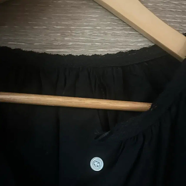 [BUNJANG] Rebain Blouse / 르베인 블라우스