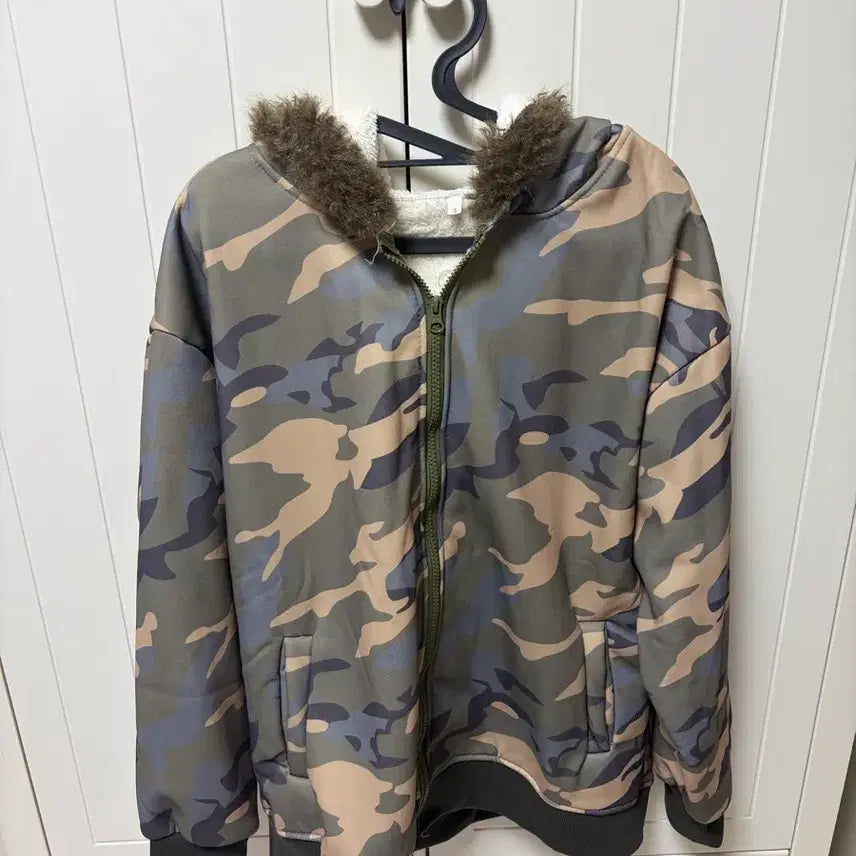 [BUNJANG] Unbranded Camo Lined Hooded Zip-up Jacket / 카모 퍼 안감 후드집업