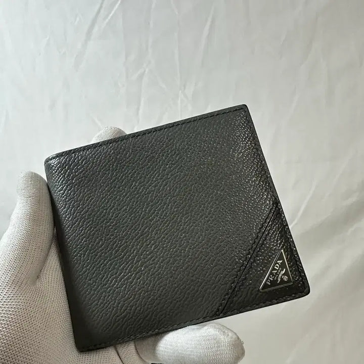 [BUNJANG] Prada Leather Triangle Logo Bifold Wallet / 프라다 레더 삼각로고 반지갑 (OS)