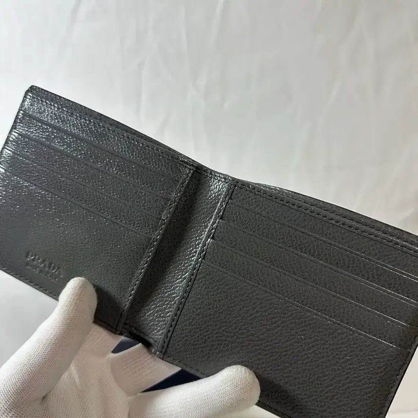 [BUNJANG] Prada Leather Triangle Logo Bifold Wallet / 프라다 레더 삼각로고 반지갑 (OS)