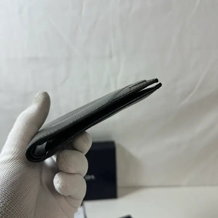 [BUNJANG] Prada Leather Triangle Logo Bifold Wallet / 프라다 레더 삼각로고 반지갑 (OS)