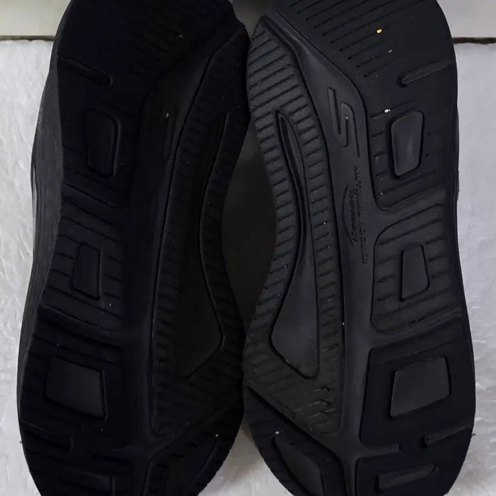 [SOLD OUT] [235] 스케쳐스 고런 맥스쿠셔닝 엘리트2.0 와이드핏ㅡ단종매물,최저가