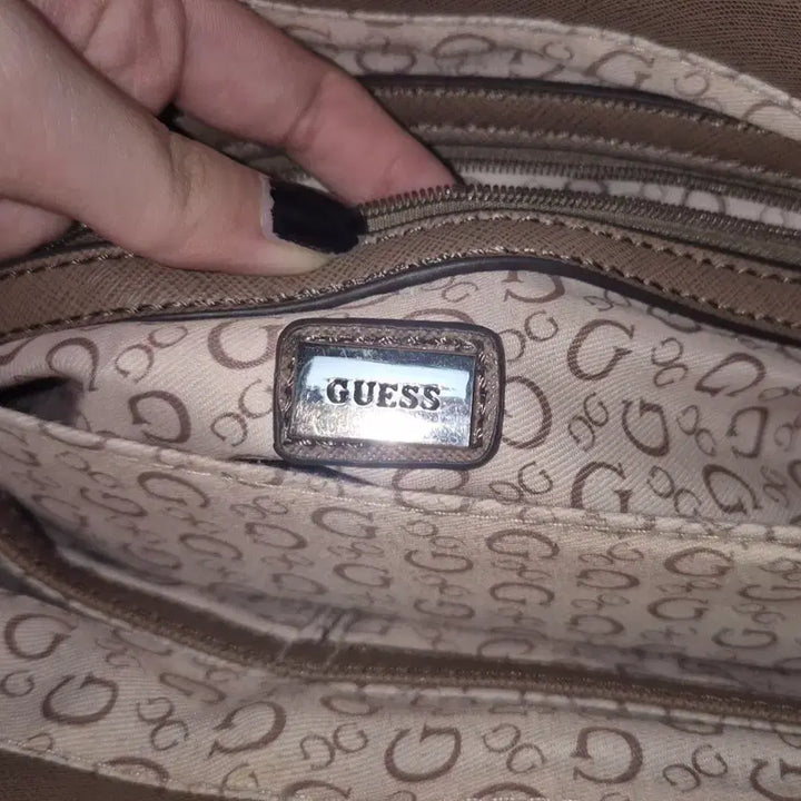 [BUNJANG] Guess Leather Shoulder Bag / Guess 게스 가죽 숄더백