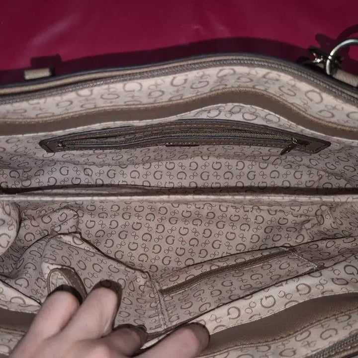 [BUNJANG] Guess Leather Shoulder Bag / Guess 게스 가죽 숄더백