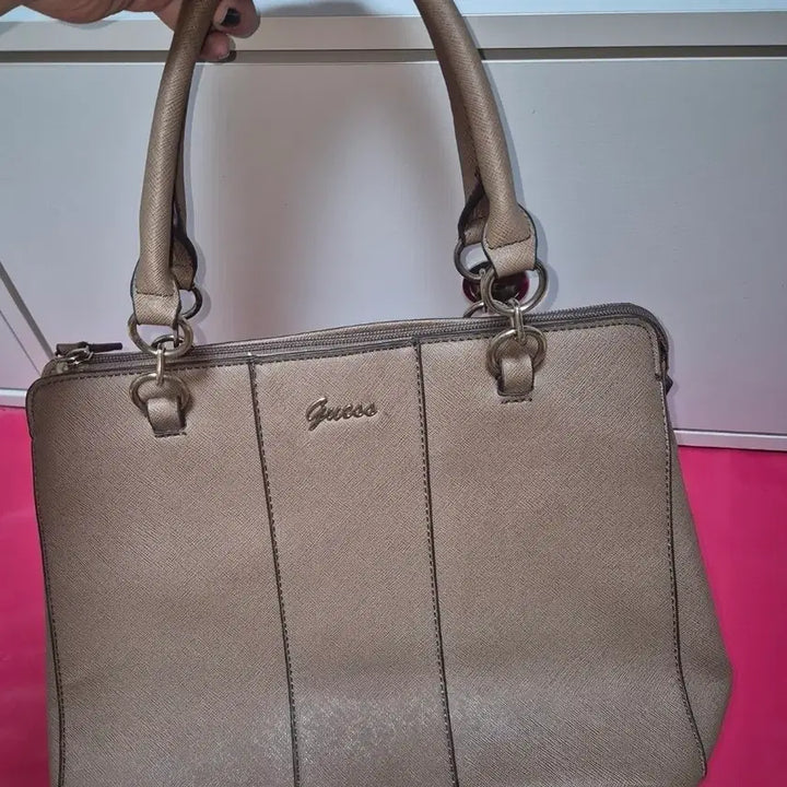 [BUNJANG] Guess Leather Shoulder Bag / Guess 게스 가죽 숄더백