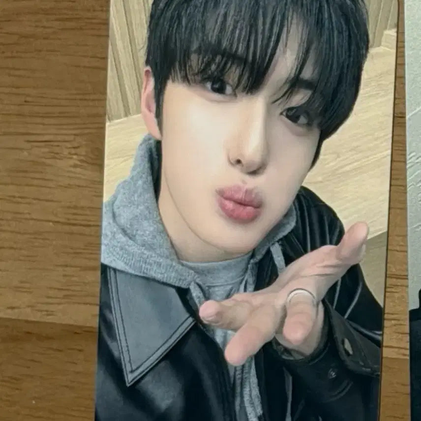 [BUNJANG] Alphadriveone Sanghyun Tteureujjeureu A Version Photocard / 알파드라이브원 상현 뚜레쥬르 a버전 양도