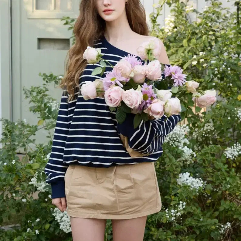 [BUNJANG] Letter From Moon Off-Shoulder Sweatshirt / 레터프롬문 오프숄더 스웻셔츠