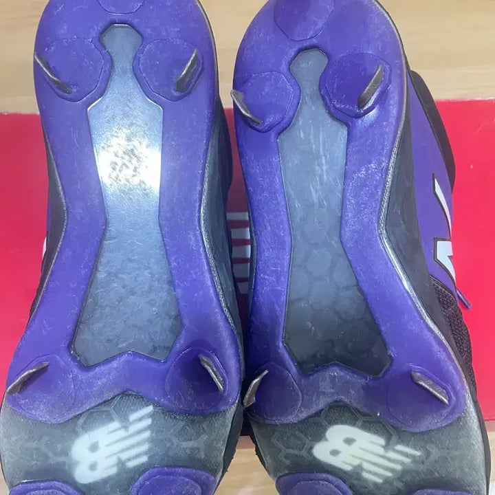 [BUNJANG] New Balance Baseball Cleats Black/Purple 245mm / 야구화 245 뉴발란스 블랙/퍼플