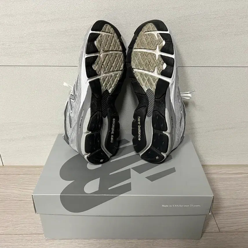 [BUNJANG] New Balance 990 V3 Sneakers / 뉴발란스 990 V3 270