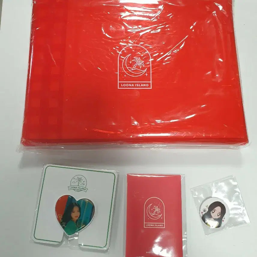 [BUNJANG] LOONA Summer Package + Badge Sealed / 이달의소녀 썸머패키지 + 뺏지 미개봉