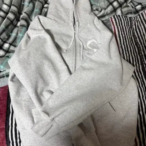 [BUNJANG] Supreme S-Logo Hoodie Gray / 슈프림 S로고 후드집업 그레이 24fw