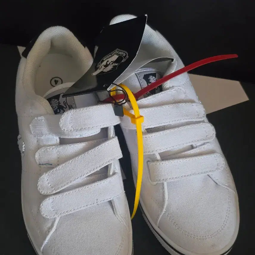[BUNJANG] Vlado White Sneakers (Size 230) / Vlado 흰색 운동화 신발 스니커즈 230