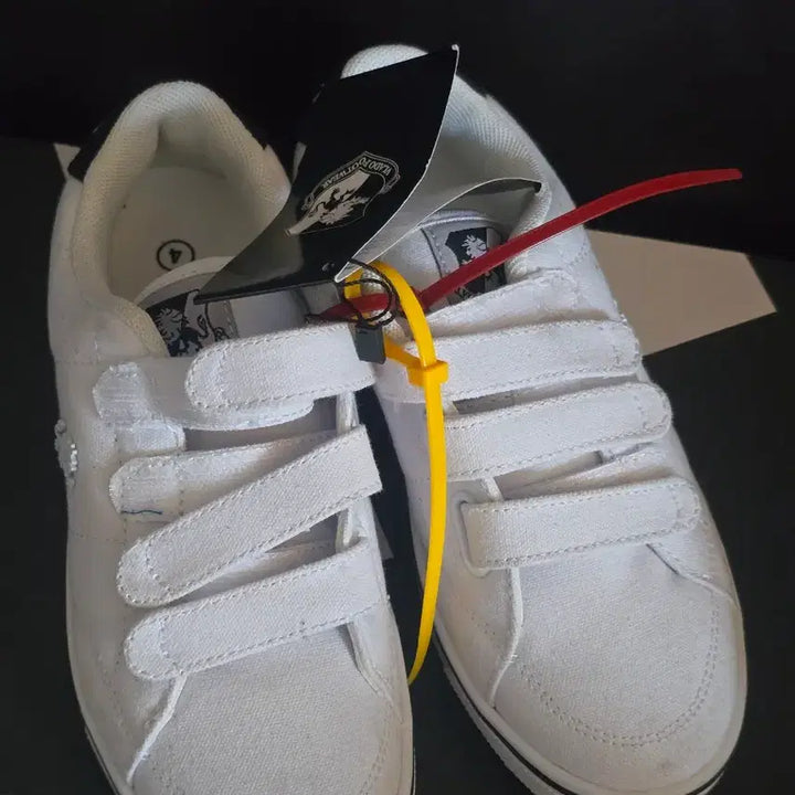 [BUNJANG] Vlado White Sneakers (Size 230) / Vlado 흰색 운동화 신발 스니커즈 230