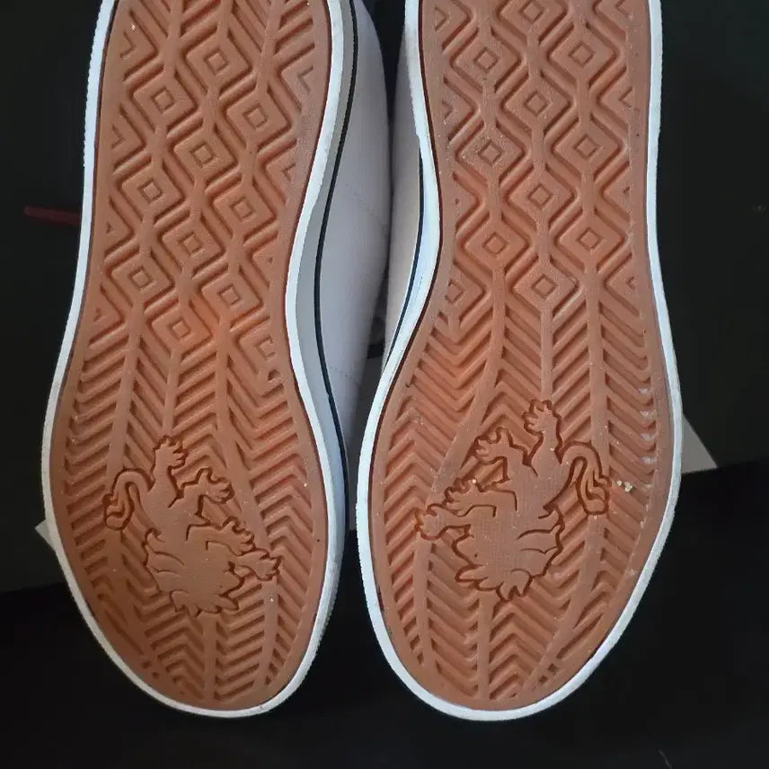 [BUNJANG] Vlado White Sneakers (Size 230) / Vlado 흰색 운동화 신발 스니커즈 230