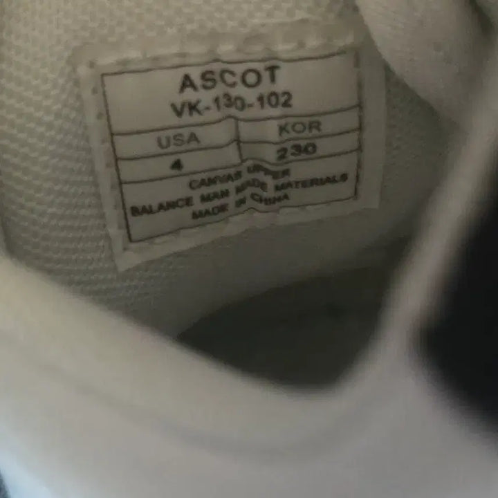 [BUNJANG] Vlado White Sneakers (Size 230) / Vlado 흰색 운동화 신발 스니커즈 230