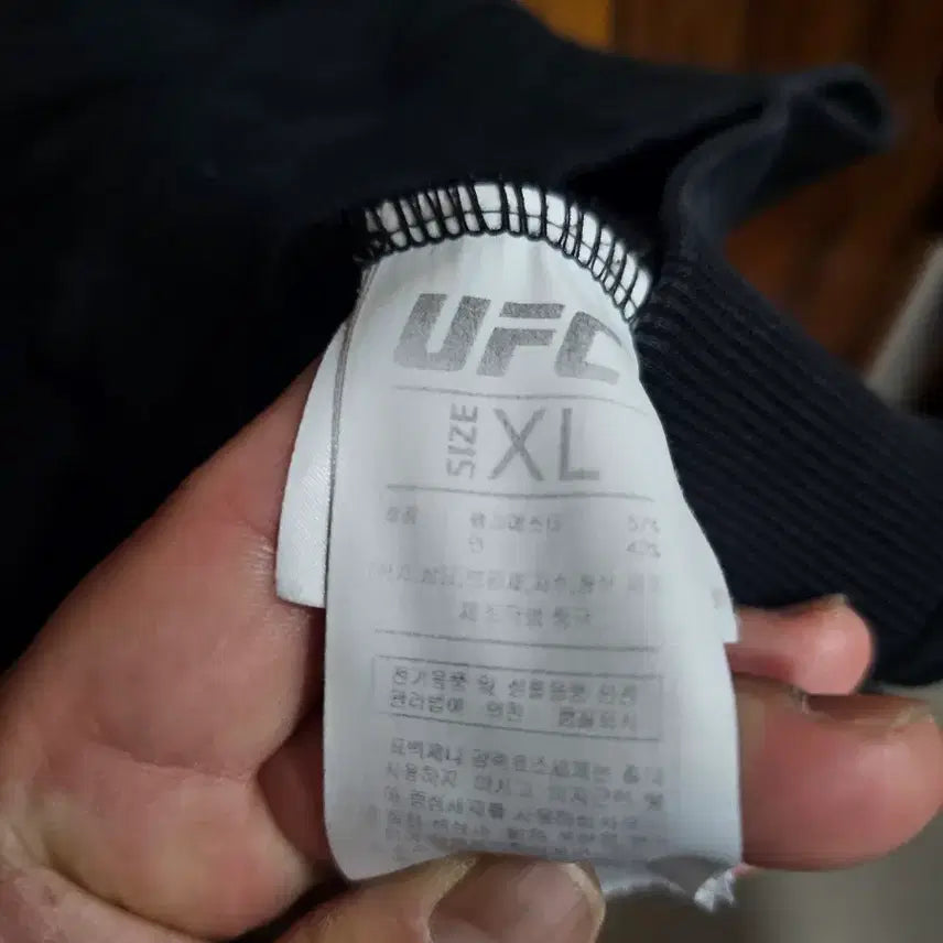 [BUNJANG] UFC Black Crewneck Sweatshirt XL / UFC 블랙 맨투맨 XL