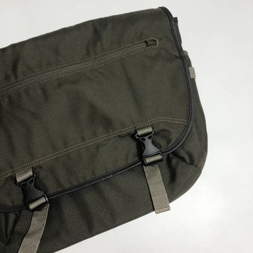 [BUNJANG] Uniqlo Cordura Messenger Bag / 유니클로 코듀라 매신저백