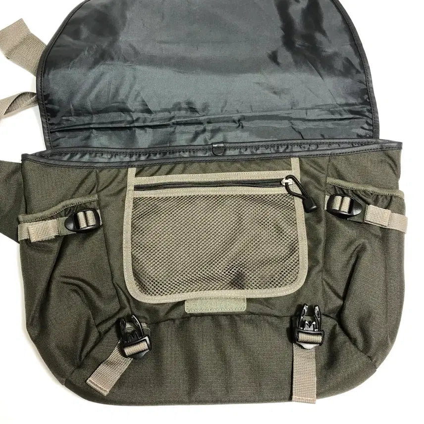 [BUNJANG] Uniqlo Cordura Messenger Bag / 유니클로 코듀라 매신저백