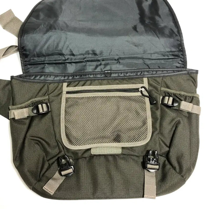 [BUNJANG] Uniqlo Cordura Messenger Bag / 유니클로 코듀라 매신저백