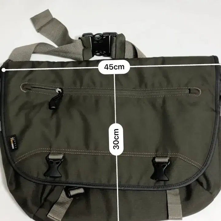 [BUNJANG] Uniqlo Cordura Messenger Bag / 유니클로 코듀라 매신저백