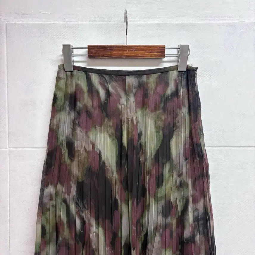 [BUNJANG] BASILE28 Pleated Pattern Long Skirt / BASILE28 플리츠 패턴 롱 스커트 40