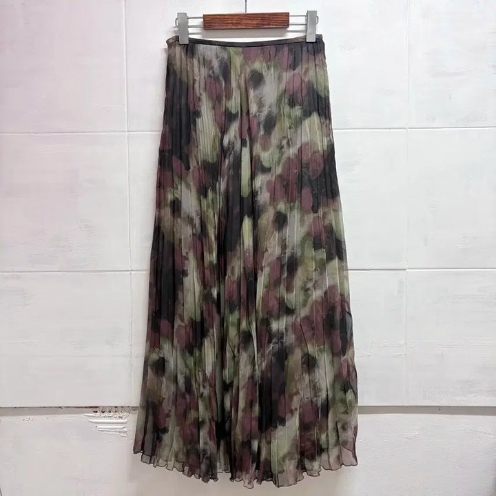 [BUNJANG] BASILE28 Pleated Pattern Long Skirt / BASILE28 플리츠 패턴 롱 스커트 40