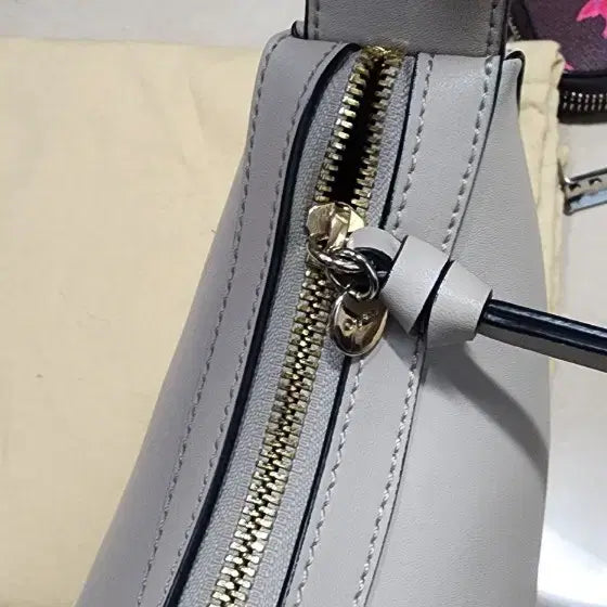 [BUNJANG] Oryany Rookie Crescent Crossbody Bag / 오야니 루키 반달 크로스백