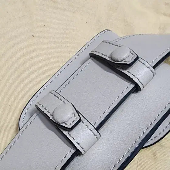 [BUNJANG] Oryany Rookie Crescent Crossbody Bag / 오야니 루키 반달 크로스백
