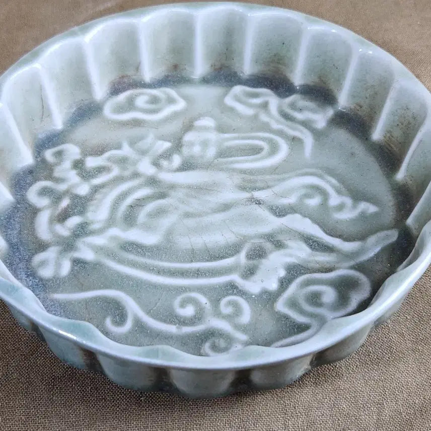 [BUNJANG] Celadon Porcelain Dragon Motif Bowl / 중국도자기 양각문 용을타고 날으는 선비문양 청자